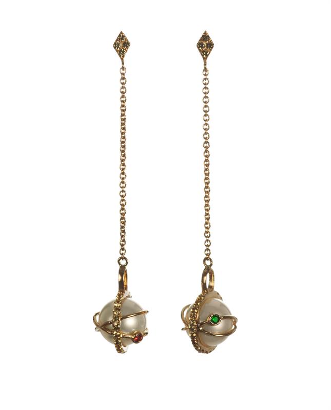 Laika white pearl gold earrings